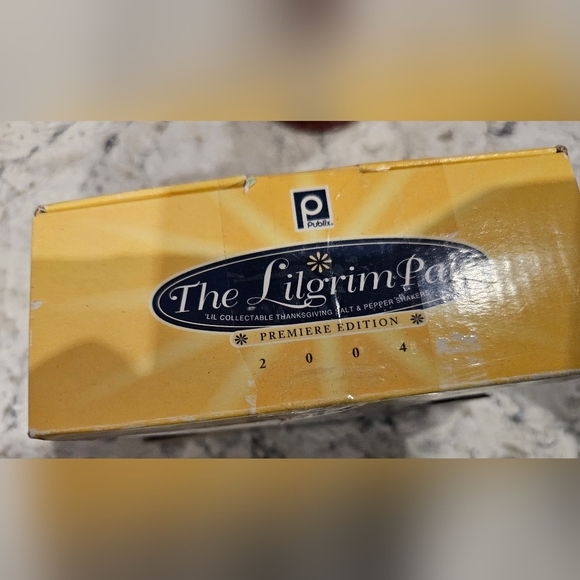 Publix Lilgrim Series Salt and Pepper Set. Mini Salt and Pepper shakers. 2004 - Picture 2 of 7